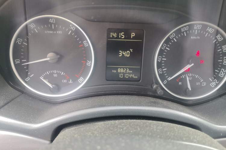 Used Skoda Octavia 2012 2.0L Automatic Yijie Version Odometer Close Up