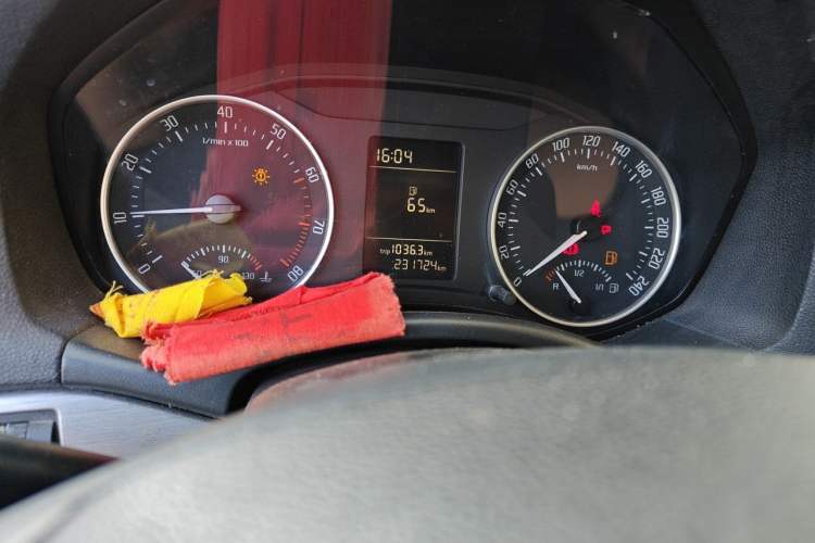 Used Skoda Octavia 2012 1.6L Manual Yijie Edition Odometer Close Up