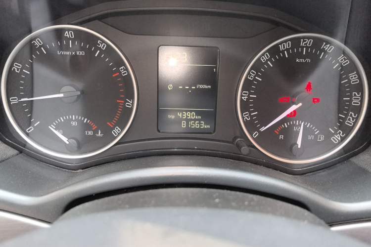 Used Skoda Octavia 2012 1.6L Manual Yijun Edition Odometer Close Up