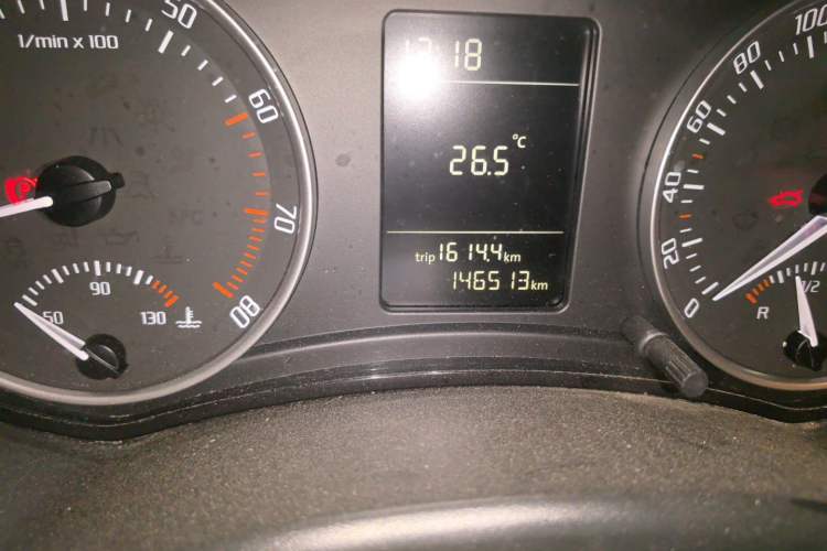 Used Skoda Octavia 2012 2.0L Manual Yijie Version Odometer Close Up