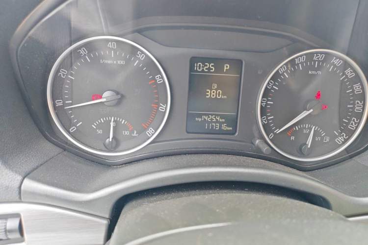 Used Skoda Octavia 2012 1.6L Automatic Yijie Edition Odometer Close Up