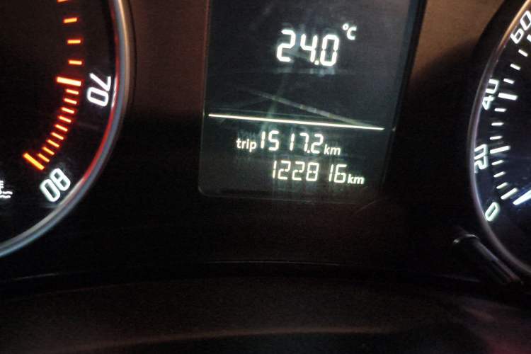 Used Skoda Octavia 2012 1.4TSI DSG Yijun Edition Odometer Close Up