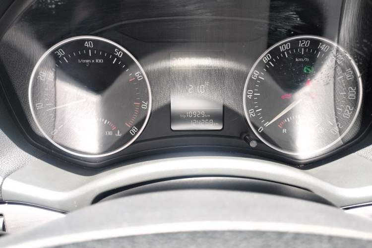 Used Skoda Octavia 2012 1.6L Automatic Yijie Edition Odometer Close Up