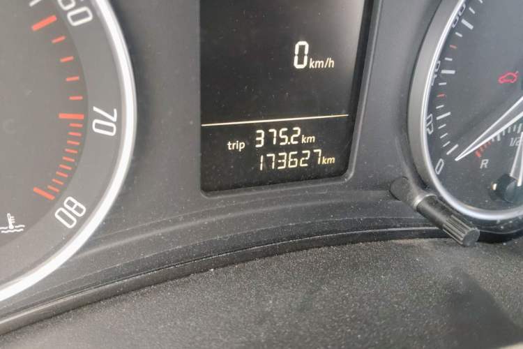 Used Skoda Octavia 2012 1.4TSI DSG Yijun Edition Odometer Close Up
