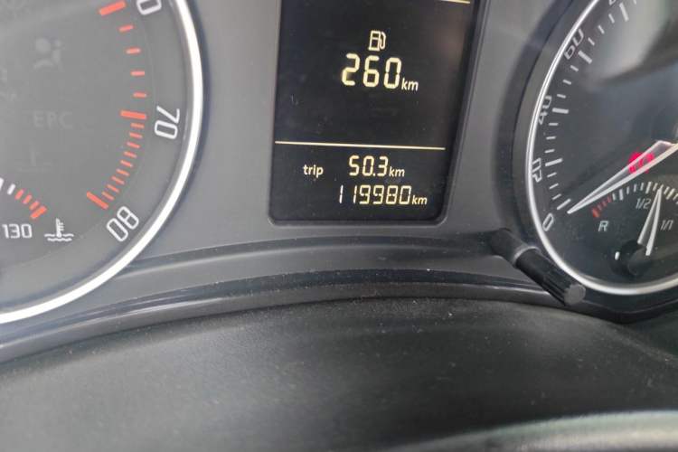 Used Skoda Octavia 2012 1.6L Manual Yijie Edition Odometer Close Up
