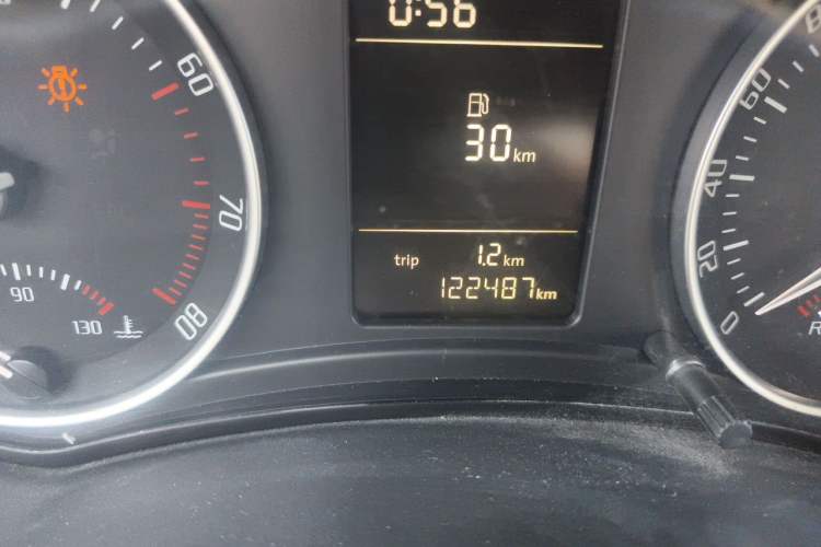 Used Skoda Octavia 2012 1.6L Manual Yijun Edition Odometer Close Up