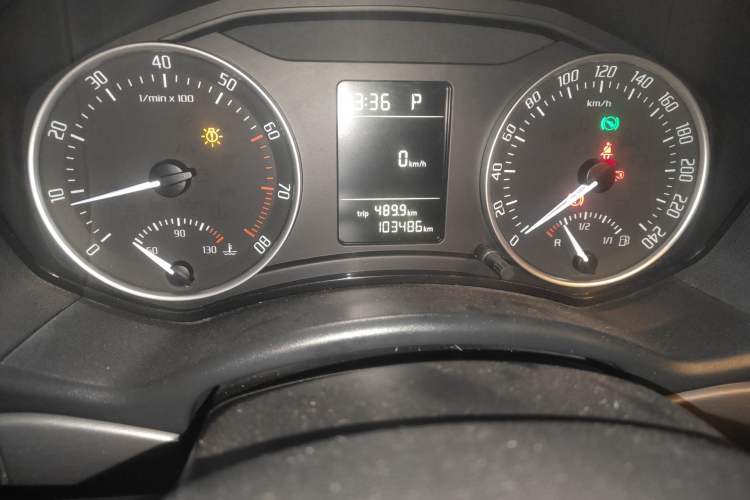 Used Skoda Octavia 2012 1.6L Automatic Yijie Edition Odometer Close Up