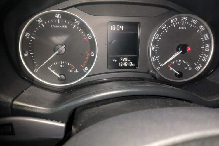 Used Skoda Octavia 2012 1.6L Manual Yijun Edition Odometer Close Up