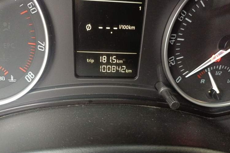 Used Skoda Octavia 2012 1.6L Automatic Yijun Edition Odometer Close Up