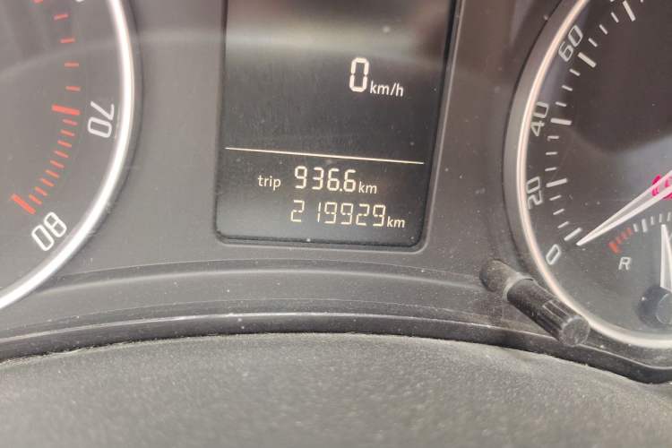 Used Skoda Octavia 2012 1.6L Automatic Yijie Edition Odometer Close Up