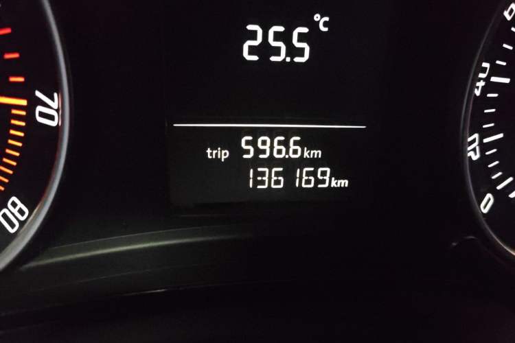 Used Skoda Octavia 2012 1.6L Automatic Yijun Edition Odometer Close Up