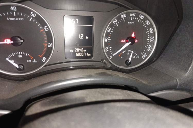 Used Skoda Octavia 2012 1.6L Manual Yijie Edition Odometer Close Up