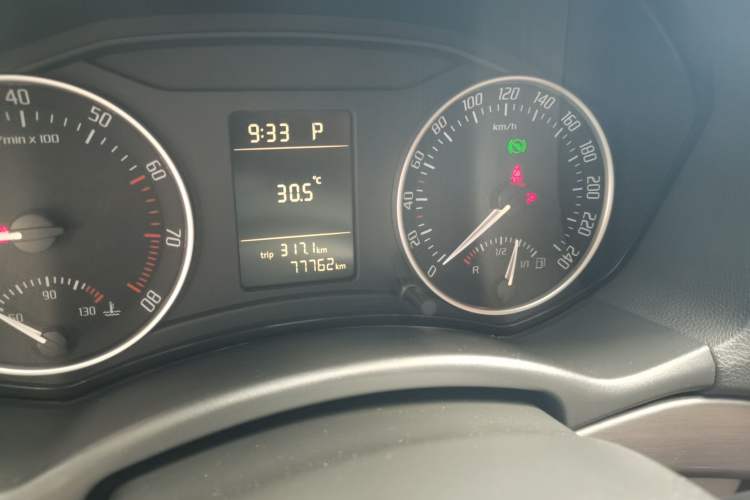 Used Skoda Octavia 2012 2.0L Automatic Yijie Version Odometer Close Up