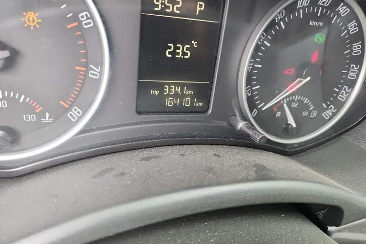 Used Skoda Octavia 2012 2.0L Automatic Yijie Version Odometer Close Up