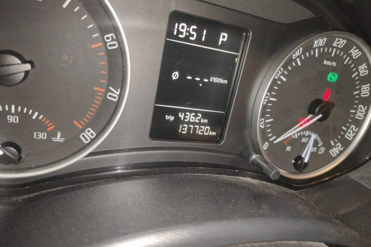 Used Skoda Octavia 2012 1.4TSI DSG Yijun Edition Odometer Close Up