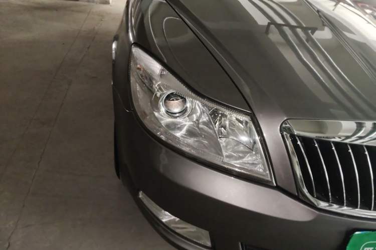 Used Skoda Octavia 2012 1.6L Automatic Yijun Edition Right Front Headlight
