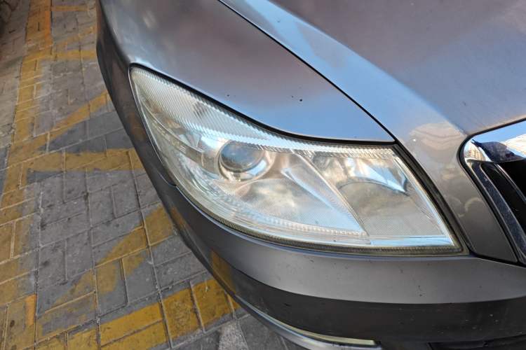 Used Skoda Octavia 2012 1.6L Automatic Yijun Edition Right Front Headlight