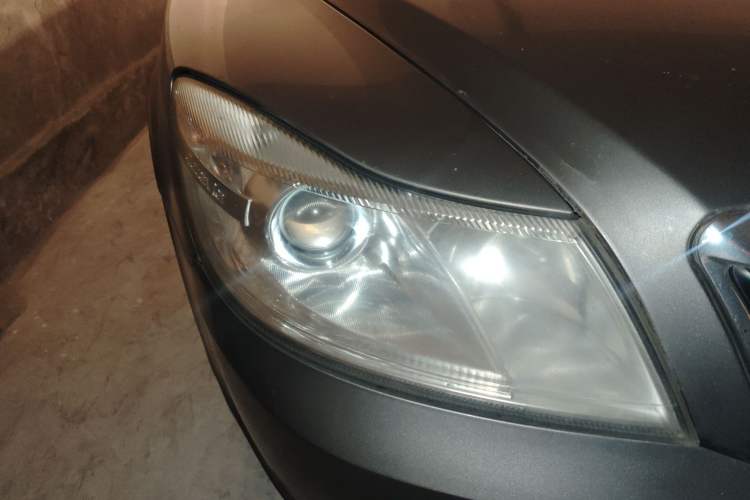 Used Skoda Octavia 2012 1.6L Automatic Yijie Edition Right Front Headlight