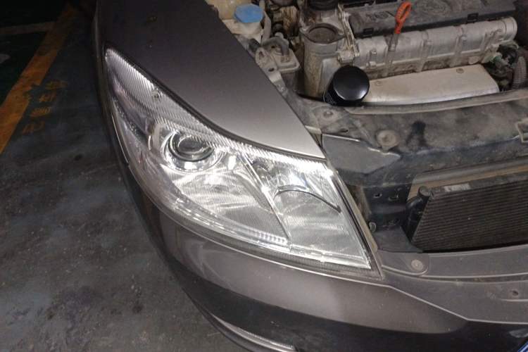 Used Skoda Octavia 2012 1.6L Manual Yijie Edition Right Front Headlight