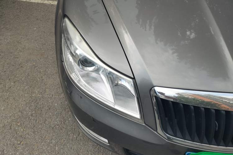 Used Skoda Octavia 2012 2.0L Automatic Yijie Version Right Front Headlight