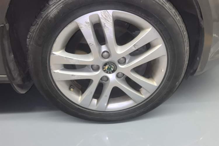 Used Skoda Octavia 2012 1.4TSI DSG Yijun Edition Right Front Wheel Hub