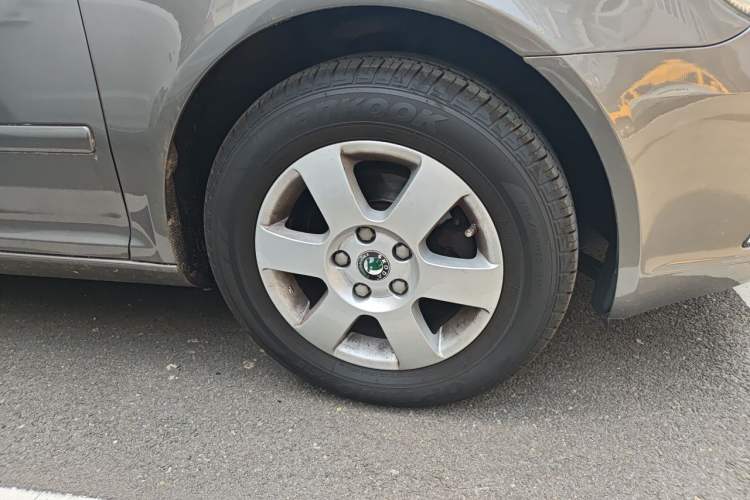 Used Skoda Octavia 2012 1.6L Automatic Yijie Edition Right Front Wheel Hub