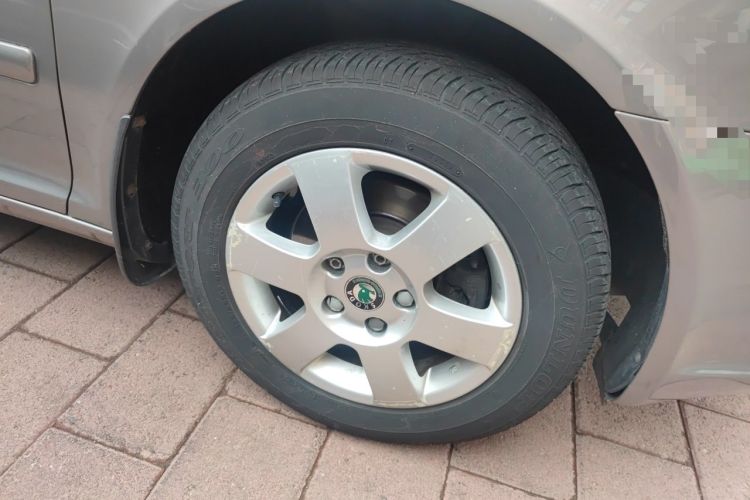 Used Skoda Octavia 2012 1.6L Manual Yijie Edition Right Front Wheel Hub