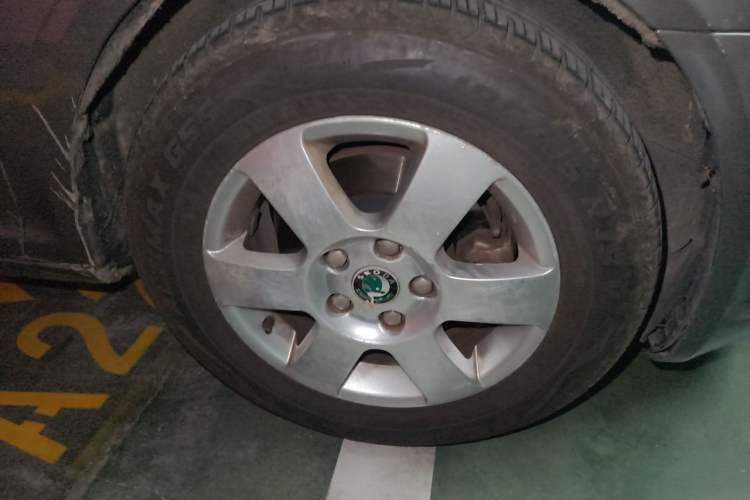 Used Skoda Octavia 2012 1.6L Manual Yijun Edition Right Front Wheel Hub