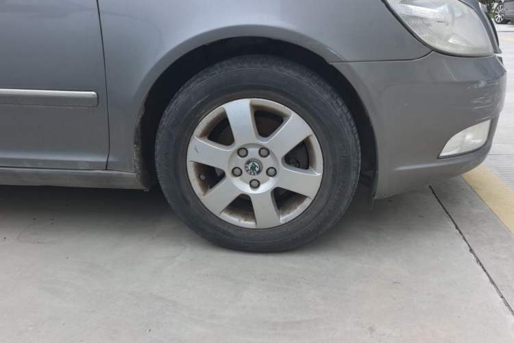 Used Skoda Octavia 2012 1.6L Automatic Yijun Edition Right Front Wheel Hub