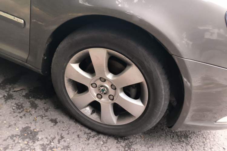 Used Skoda Octavia 2012 1.4TSI DSG Yijun Edition Right Front Wheel Hub