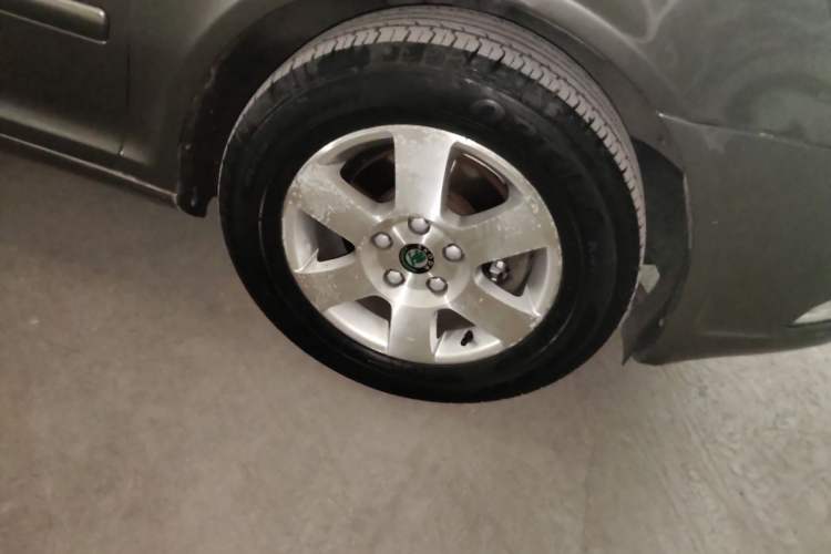 Used Skoda Octavia 2012 1.6L Automatic Yijun Edition Right Front Wheel Hub