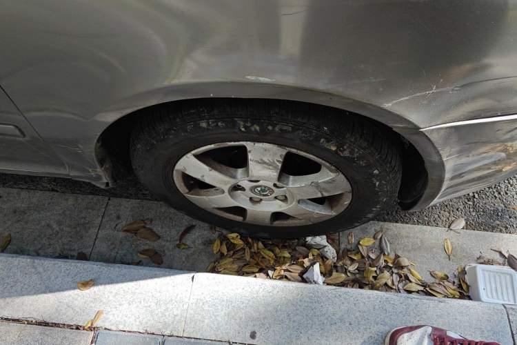 Used Skoda Octavia 2012 1.6L Manual Yijie Edition Right Front Wheel Hub