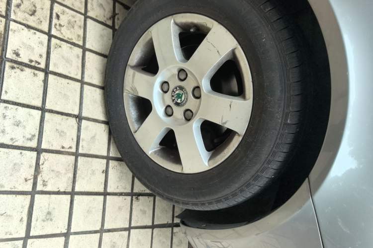 Used Skoda Octavia 2012 1.6L Manual Yijun Edition Right Front Wheel Hub