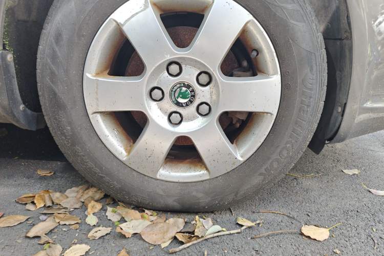 Used Skoda Octavia 2012 1.6L Automatic Yijie Edition Right Front Wheel Hub
