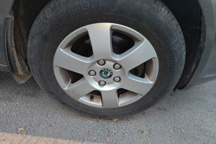 Used Skoda Octavia 2012 2.0L Manual Yijie Version Right Front Wheel Hub