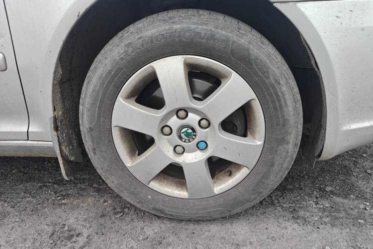 Used Skoda Octavia 2012 1.6L Manual Yijie Edition Right Front Wheel Hub