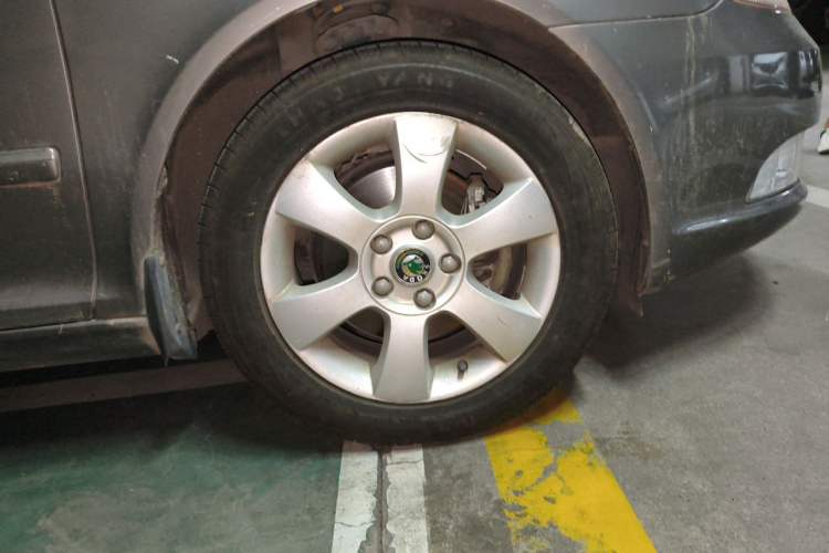 Used Skoda Octavia 2012 1.4TSI DSG Yijun Edition Right Front Wheel Hub