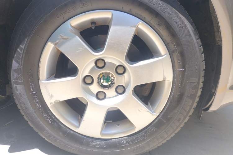 Used Skoda Octavia 2012 1.6L Automatic Yijie Edition Right Front Wheel Hub