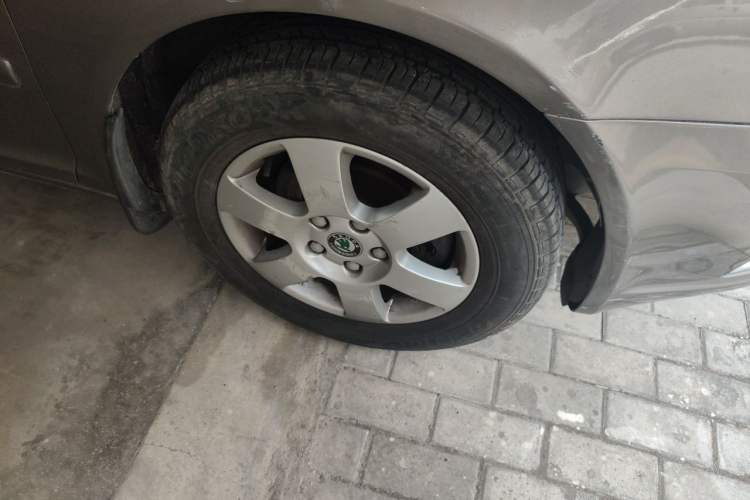 Used Skoda Octavia 2012 1.6L Automatic Yijie Edition Right Front Wheel Hub
