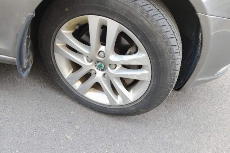 Used Skoda Octavia 2012 1.4TSI DSG Yijun Edition Right Front Wheel Hub