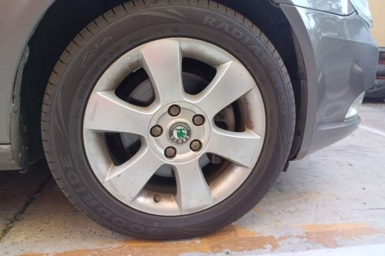 Used Skoda Octavia 2012 1.4TSI DSG Yijun Edition Right Front Wheel Hub
