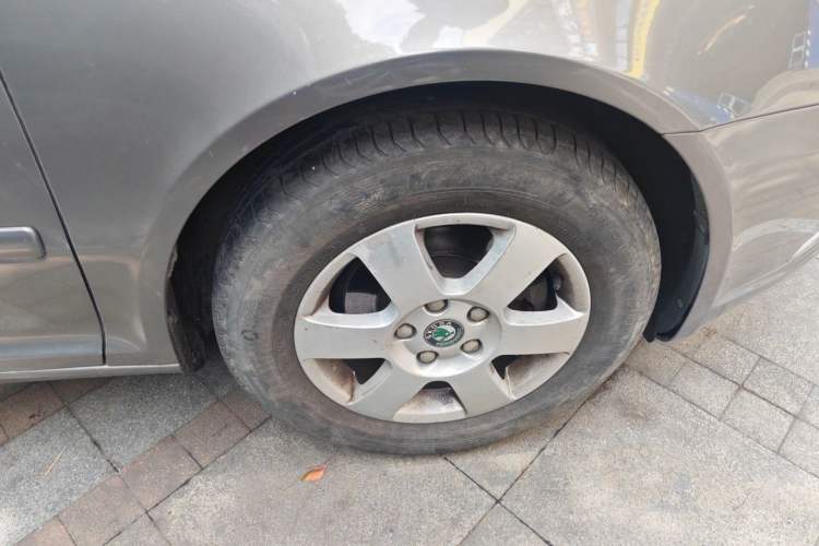 Used Skoda Octavia 2012 1.6L Manual Yijie Edition Right Front Wheel Hub