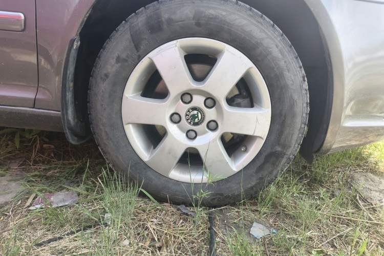 Used Skoda Octavia 2012 1.6L Manual Yijun Edition Right Front Wheel Hub