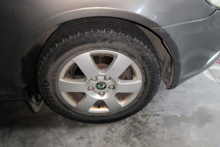 Used Skoda Octavia 2012 1.6L Manual Yijun Edition Right Front Wheel Hub