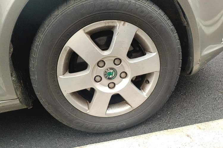 Used Skoda Octavia 2012 1.6L Automatic Yijun Edition Right Front Wheel Hub
