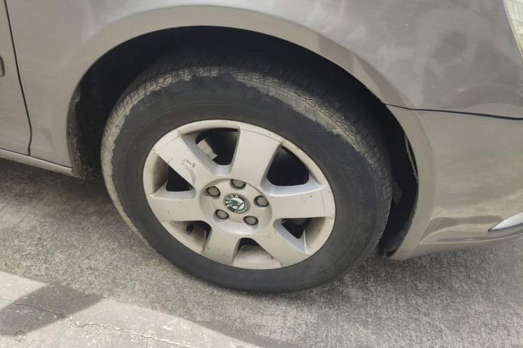 Used Skoda Octavia 2012 1.6L Automatic Yijie Edition Right Front Wheel Hub