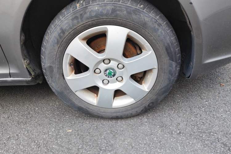Used Skoda Octavia 2012 1.6L Automatic Yijie Edition Right Front Wheel Hub