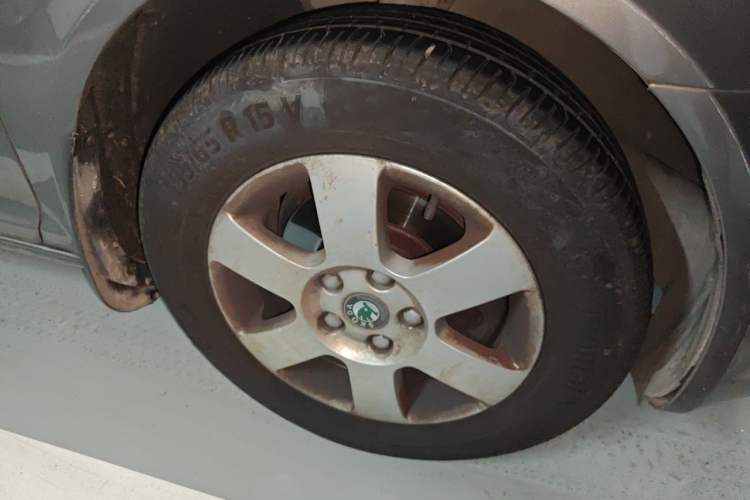 Used Skoda Octavia 2012 1.6L Automatic Yijun Edition Right Front Wheel Hub