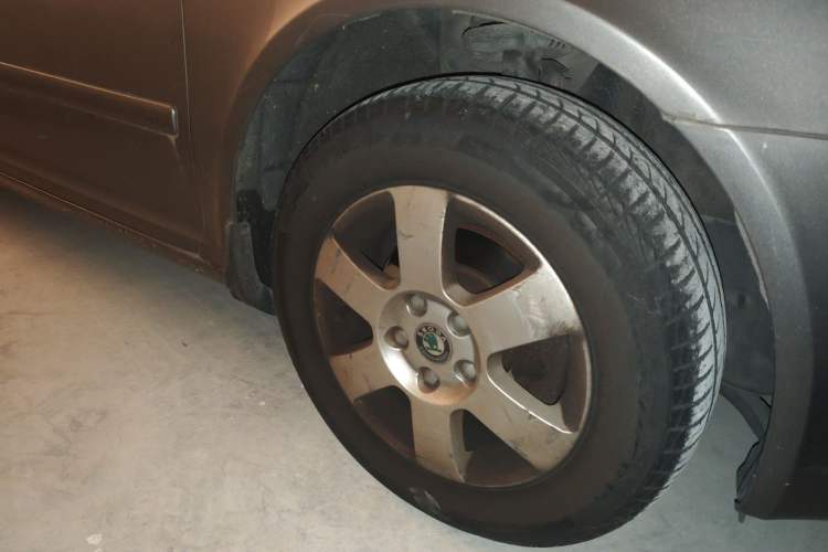 Used Skoda Octavia 2012 1.6L Automatic Yijie Edition Right Front Wheel Hub