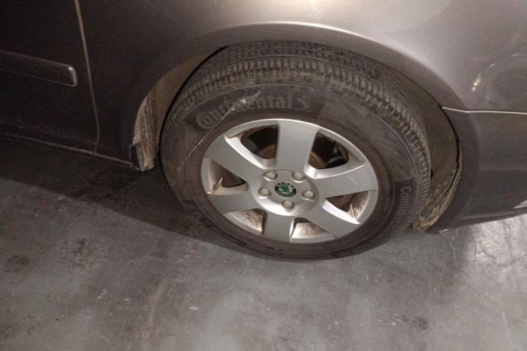 Used Skoda Octavia 2012 1.6L Manual Yijie Edition Right Front Wheel Hub